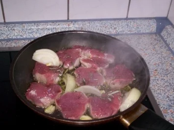 Rezept: Gratiniertes Schweinefilet mit Zitronen-Hollandaise Gratiniertes Schweinefilet mit Zitronen-Hollandaise - Rezept