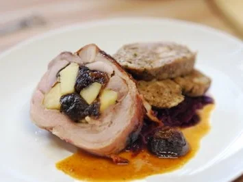 Rezept: Gefüllte Putenoberkeule mit Apfel-Calvados-Sauce Gefüllte Putenoberkeule mit Apfel-Calvados-Sauce - Rezept