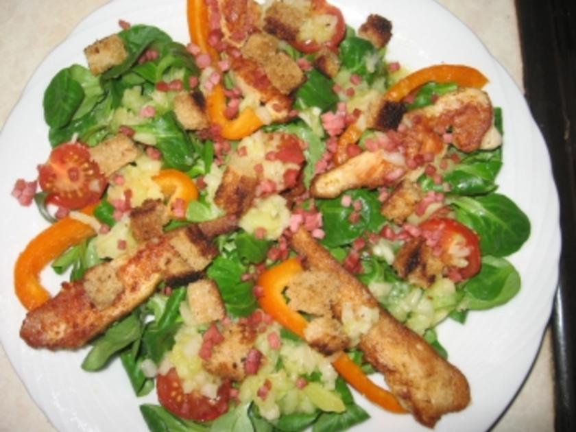 Feldsalat mit Hähnchenbrust und warmen Kartoffeldressing - Rezept ...