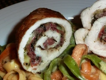 Putenröllchen mit Mozzarella und Parmaschinken - Rezept