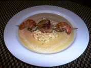 Rezept: Spieร von Scampi und Jakobsmuschel auf Kokosrisotto mit Thai-Curryschaum Spieร von Scampi und Jakobsmuschel auf Kokosrisotto mit Thai-Curryschaum - Rezept