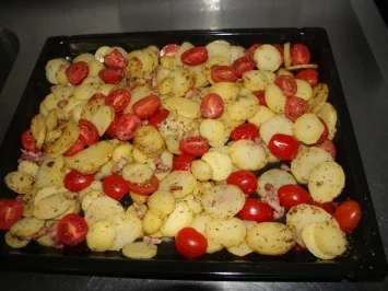 Kartoffel-Tomaten-Pizza mit Bacon - Rezept - Bild Nr. 2