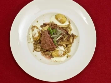 Rezept: Filetsteak vom Sauerländer Bioochsen auf frischen Steinpilzen (Tom Astor) Filetsteak vom Sauerländer Bioochsen auf frischen Steinpilzen (Tom Astor) - Rezept