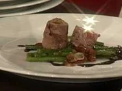 Rezept: Lammroulade mit Paprika, Mandeln und grünen Bohnen Lammroulade mit Paprika, Mandeln und grünen Bohnen - Rezept