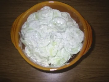 Salat - Gurkensalat mit saurer Sahne - Rezept