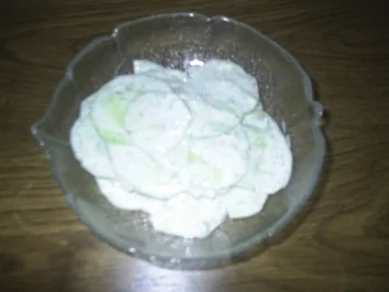 Salat - Gurkensalat mit saurer Sahne - Rezept - Bild Nr. 2