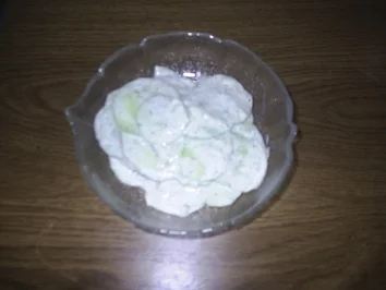 Salat - Gurkensalat mit saurer Sahne - Rezept - Bild Nr. 3