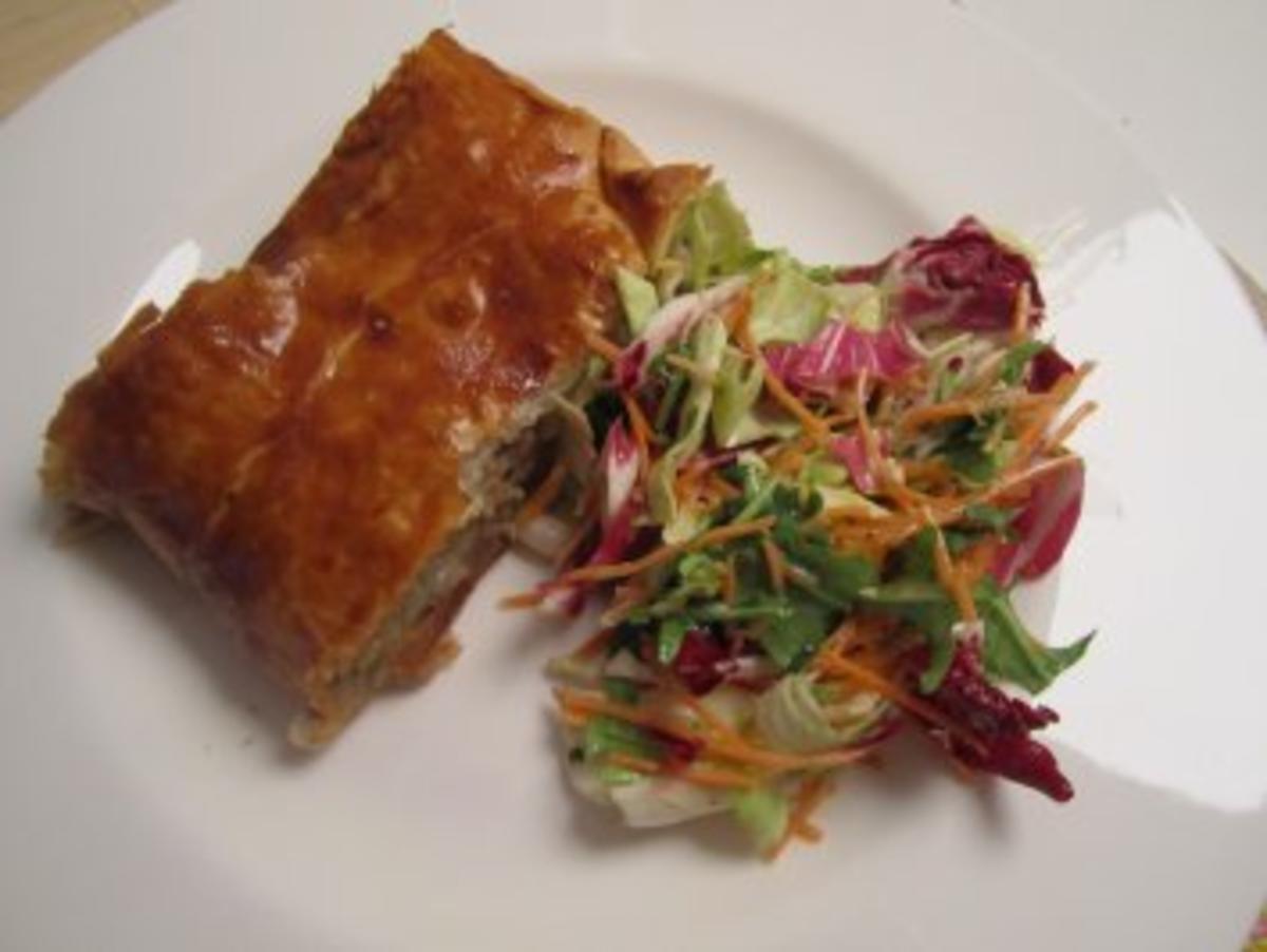 Bilder für Krautstrudel ... mit gemischtem Salat - Rezept