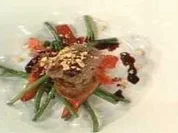 Rezept: Lammroulade mit Paprika, Mandeln und grünen Bohnen a la Mälzer Lammroulade mit Paprika, Mandeln und grünen Bohnen a la Mälzer - Rezept