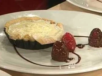 Rezept: Schokoladentarte mit Himbeeren a la Henssler Schokoladentarte mit Himbeeren a la Henssler - Rezept