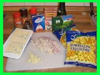 Bunte Tortellini in Gorgonzola-Weißweinsosse - Rezept