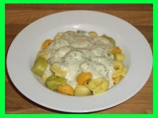Bunte Tortellini in Gorgonzola-Weißweinsosse - Rezept