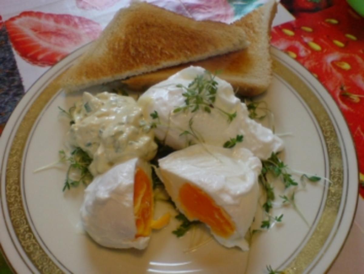 Verlorene Eier mit Kräuter-Senf-Mayonnaise - Rezept