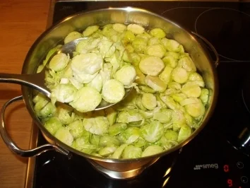 Rosenkohlstreifen in Speck-Sahnesoße - Rezept - Bild Nr. 4