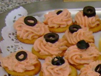 Rezept: Dipp: Lachs-Frischkäse Aufstrich Dipp: Lachs-Frischkäse Aufstrich - Rezept