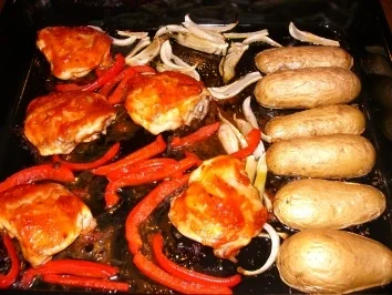 Rezept: Hähnchenoberschenkel vom Blech Hähnchenoberschenkel vom Blech - Rezept