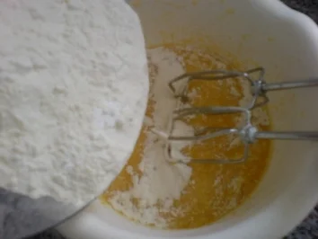 Rezept: Heidelbeer-Joghurt-Gugelhupf Bild Nr. 7 Heidelbeer-Joghurt-Gugelhupf - Rezept - Bild Nr. 7