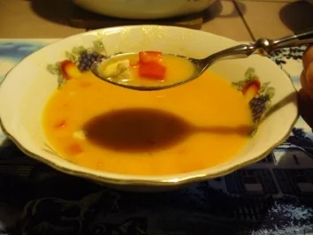 Rezept: Feurige Paprika- Chillisuppe mit Hähnchenfleisch Feurige Paprika- Chillisuppe mit Hähnchenfleisch - Rezept