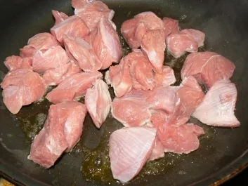 Rezept: SCHARFES Putengulasch SCHARFES Putengulasch - Rezept