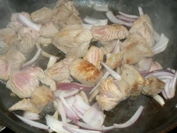 Rezept: SCHARFES Putengulasch SCHARFES Putengulasch - Rezept