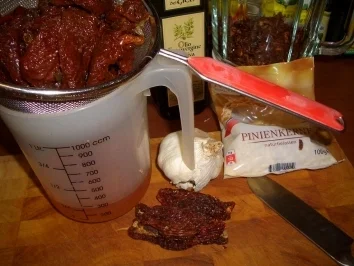 Rezept: Tomaten-Pesto Bild Nr. 2 Tomaten-Pesto - Rezept - Bild Nr. 2