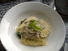 Ravioli auf Blattspinat mit Champignonsauce - Rezept