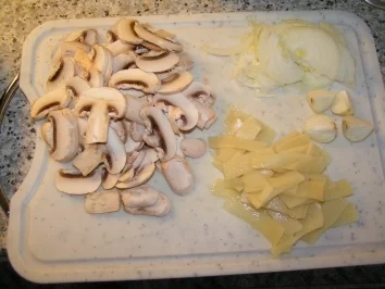 Schweinefiletstreifen asiatisch mit buntem Gemüse und Reisgugelhupf - Rezept