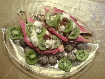 Pitahaya mit Walnußeis und Kiwi - Rezept