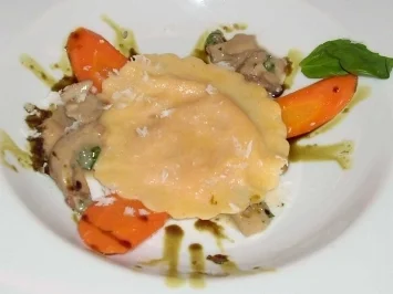 Kürbistortellini auf Pilzen und Möhren - Rezept