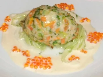 Forellenbulette an Gurkenspaghetti - Rezept