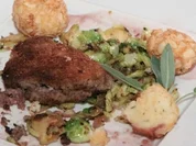 Cordon Bleu vom Wildschweinrücken mit Mandelbällchen an Madeira-Süßholzjus - Rezept