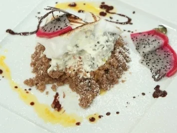 Rezept: Törtchen von der Drachenfrucht mit Zuckerdekor Törtchen von der Drachenfrucht mit Zuckerdekor - Rezept