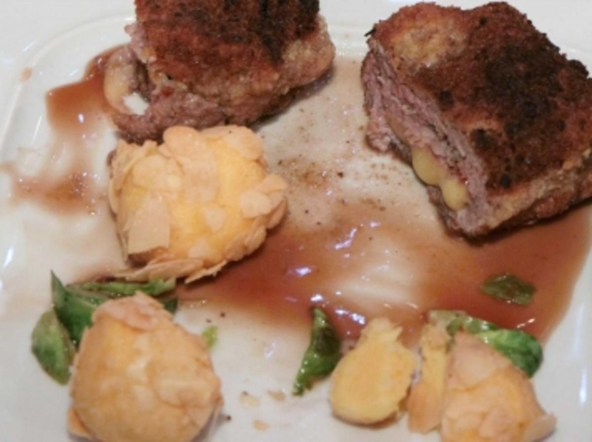 Cordon Bleu vom Wildschweinrücken mit Mandelbällchen an
Madeira-Süßholzjus a la Schönberger - Rezept Eingereicht von Kocharena