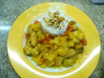 Rezept: Curry Hähnchenpfanne mit Obst und Basmatireis Curry Hähnchenpfanne mit Obst und Basmatireis - Rezept