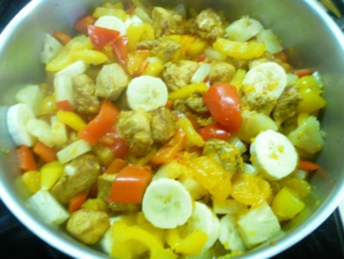 Curry Hähnchenpfanne mit Obst und Basmatireis - Rezept