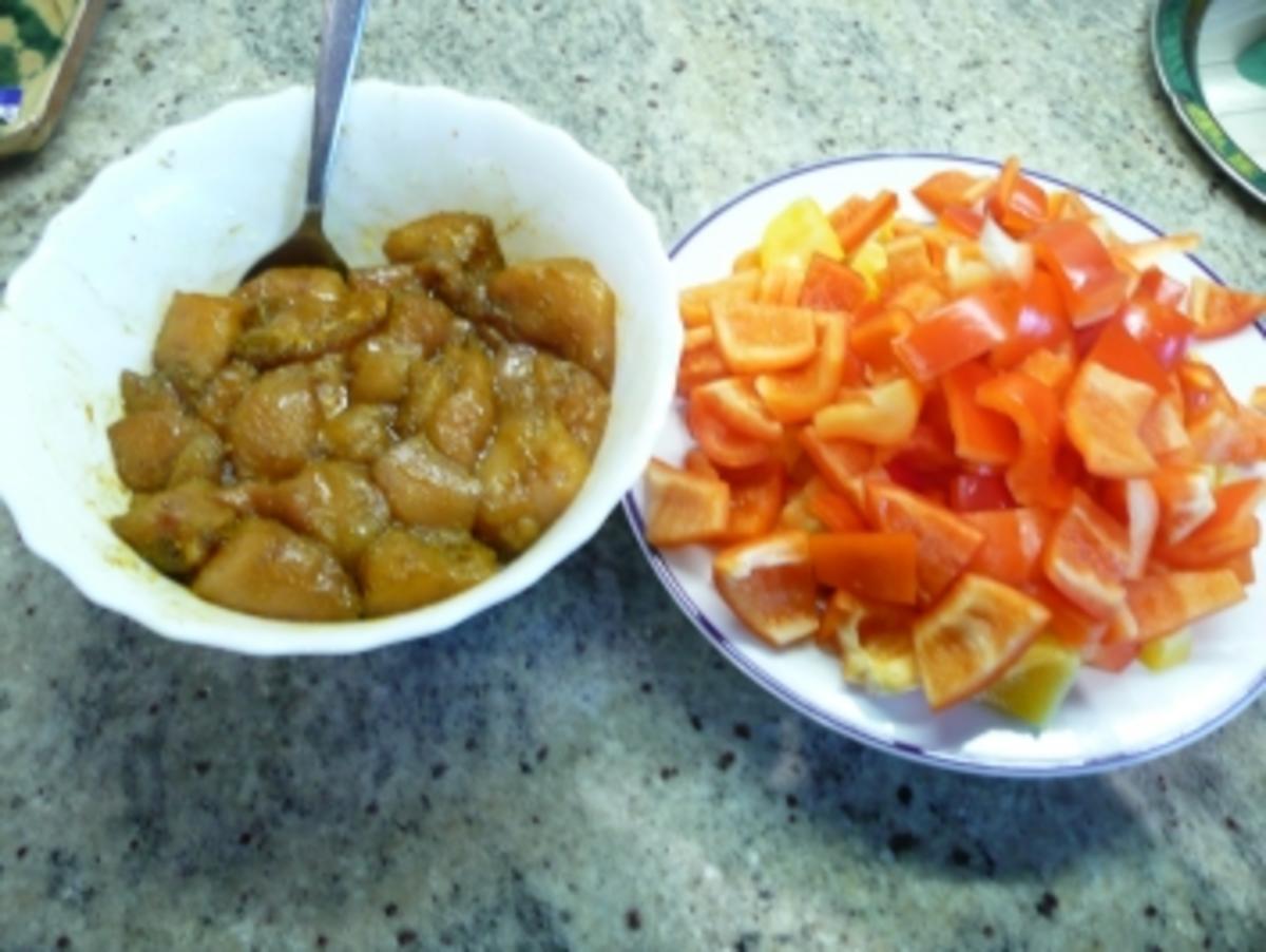 Curry Hähnchenpfanne mit Obst und Basmatireis - Rezept