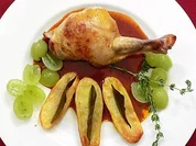 Perlhuhnbrust an Sauternes-Schokoladensoße und Lorbeerkartoffeln - Rezept