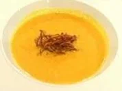 Hokkaido-Kürbissuppe mit Parmesankräcker, Chutney und Stroh a la Kleeberg - Rezept