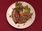 Rezept: Knuspriger Rinderbraten nach Art meiner schwรคbischen Mutter (Holger Weinert) Knuspriger Rinderbraten nach Art meiner schwรคbischen Mutter (Holger Weinert) - Rezept