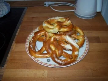 Rezept: Laugenbrezel Laugenbrezel - Rezept