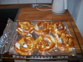 Rezept: Laugenbrezel Bild Nr. 2 Laugenbrezel - Rezept - Bild Nr. 2