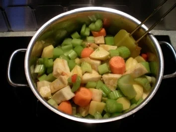 Selleriesuppe für Feuerspucker - Rezept - Bild Nr. 3