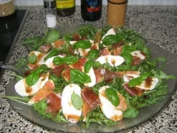 Rucolasalat mit Feigen und Parmaschinken - Rezept