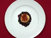 Beerengrütze mit Biskuit-Vanille-Safranmousse - Rezept