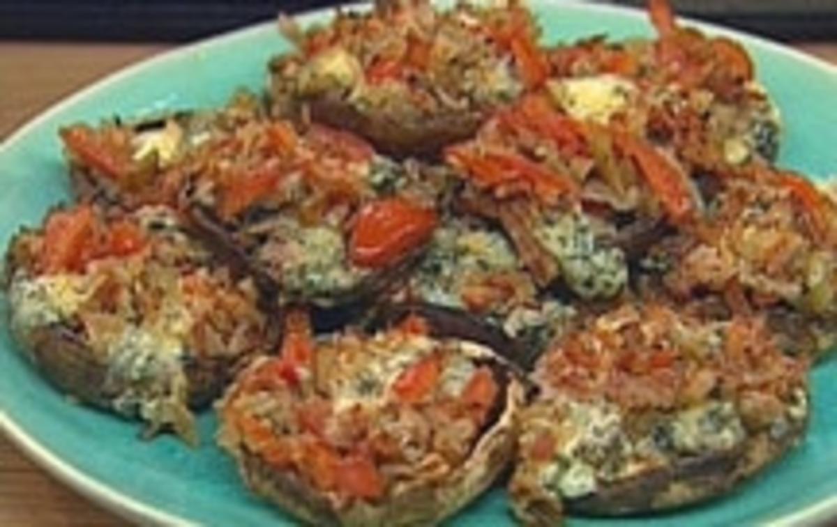 Gefüllte Portobellos mit Tomaten, Speck und Blauschimmelkäse - Rezept ...