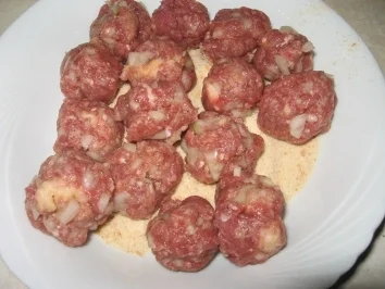 Kalbfleischbällchen in Tomatensauce - Rezept - Bild Nr. 3