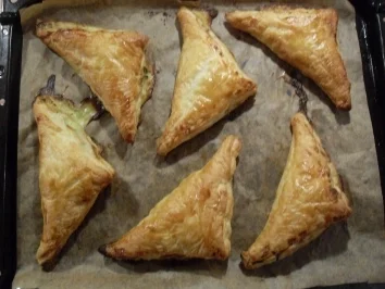 Blätterteigtaschen mit Spinat und Schafskäse - Rezept