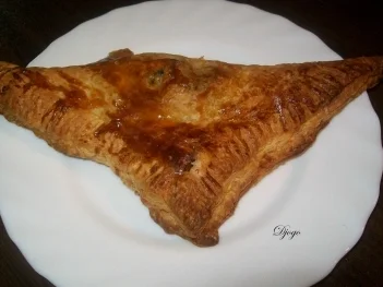 Blätterteigtaschen mit Spinat und Schafskäse - Rezept