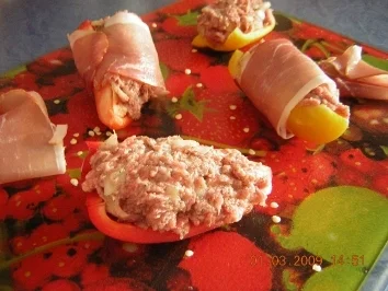 Gefüllte Paprikaschote mit Speckmantel - Rezept