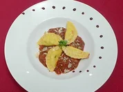 Selbst gemachte Pasta mit Tomaten-Auberginensoße und Salsiccia - Rezept
